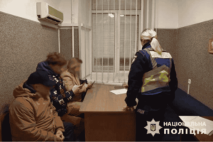 відділок поліції підлітки-мажори