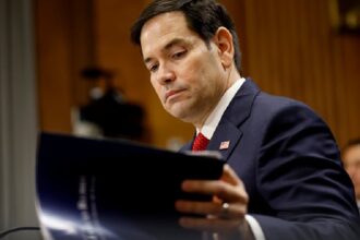 Мак Рубіо послаблює спиозаоених програм допомоги