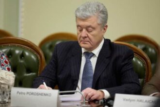 Комітет Верховної Ради з питань регламенту рекомендує відсторонити Порошенка від засідань у ВР