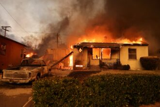 У Голлівудських пагорбах спалахнула нова пожежа: понад 100 тисяч евакуйованих.