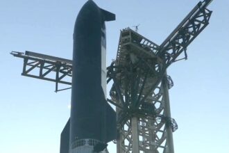 Starship від SpaceX вибухає після зльоту під час тестового польоту