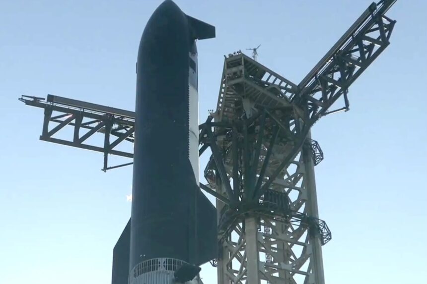 Starship від SpaceX вибухає після зльоту під час тестового польоту