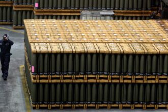 Затримка постачання допомоги Україні