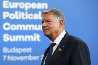 Президент Румунії Клаус Йоганніс подає у відставку напередодні повторних виборів.