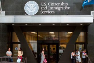 Трамп пропонує шлях до громадянства США через «золоту карту» за $5 мільйонів