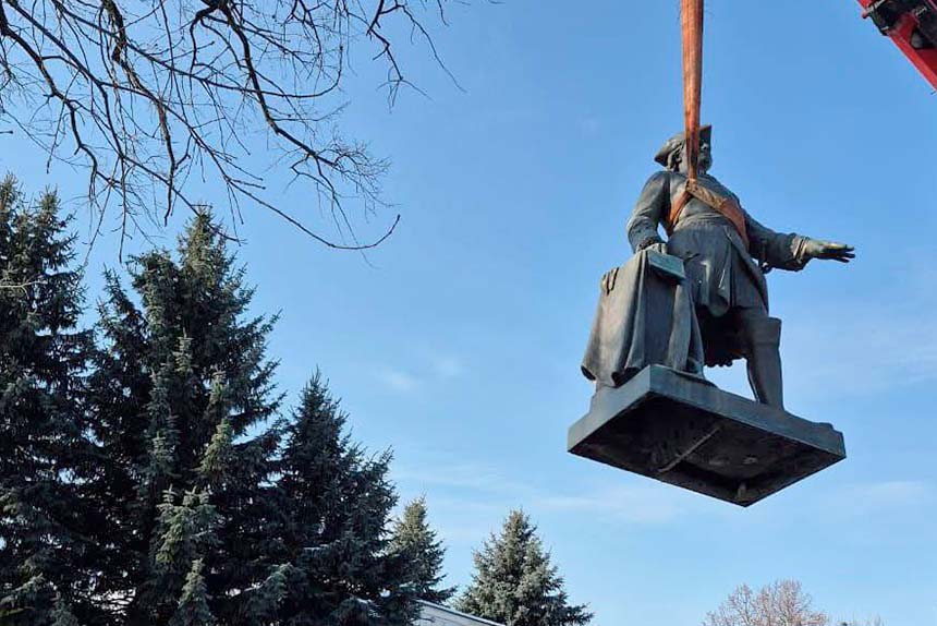 У Полтаві демонтували памʼятник російського імператора