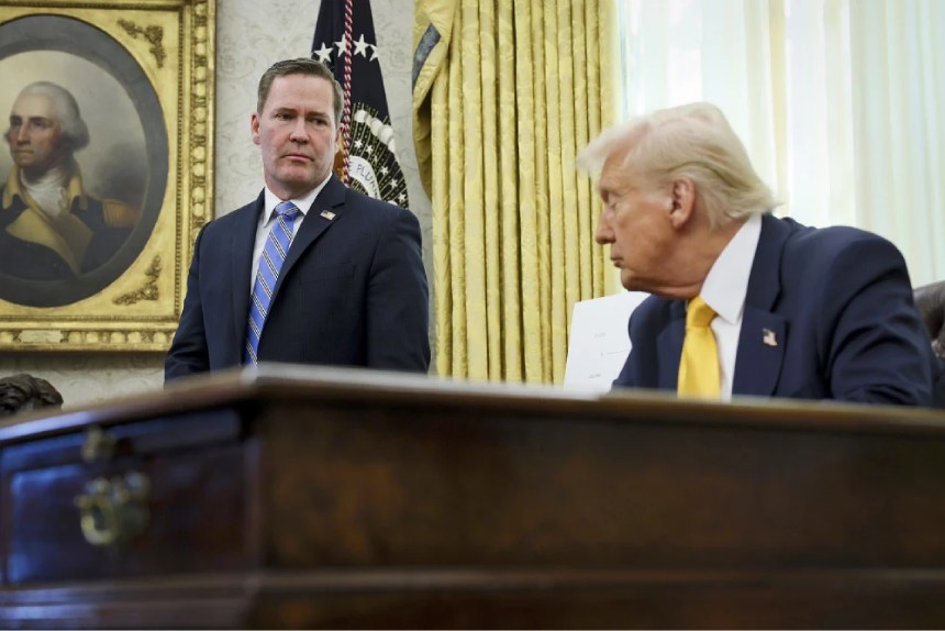 Трамп підтримує радника з національної безпеки Майка Уолца, незважаючи на розкриття військових планів, кажучи, що він «засвоїв урок»