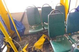 У Херсоні дрон влучив у маршрутку: загинула жінка, десятеро поранених