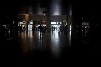 Іспанія та Португалія повертають світло та електроенергію