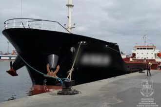 СБУ затримала судно, яке вивозило крадене українське зерно з Криму