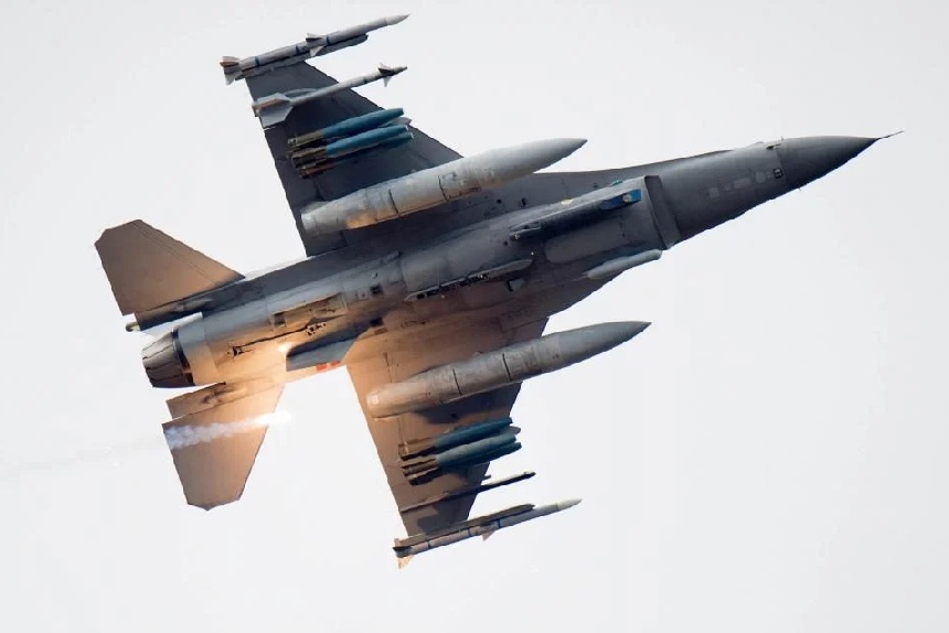втрачено зв’язок із українським літаком F-16
