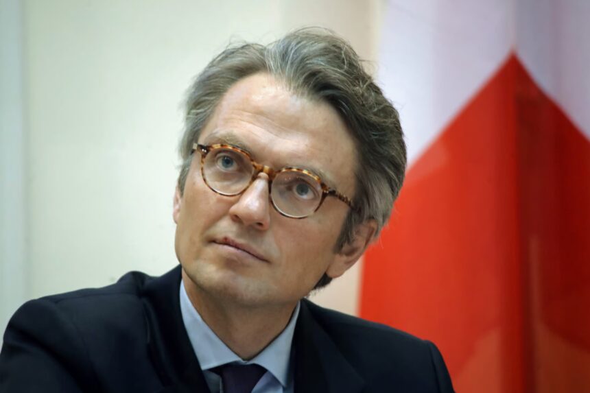 Шведський радник з нацбезпеки звільнився через особисті фото.