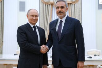 Путін і глава МЗС Туреччини обговорили мирні ініціативи щодо України